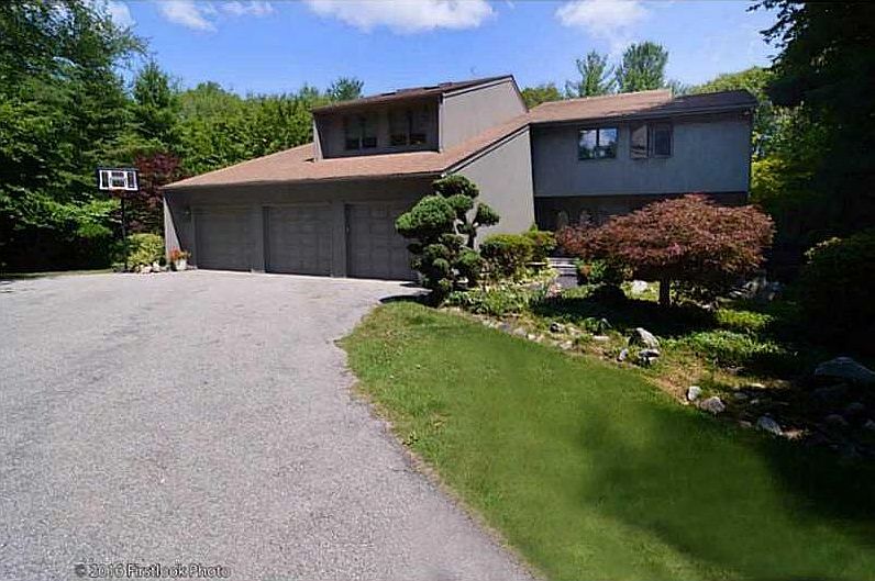 1st image of 105 Oak Dell Cir