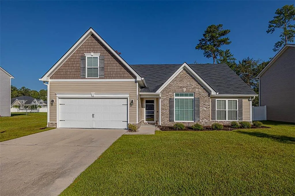 4 bed, 3.0 bath, 2120 sqft, $2,395 — Photo 1