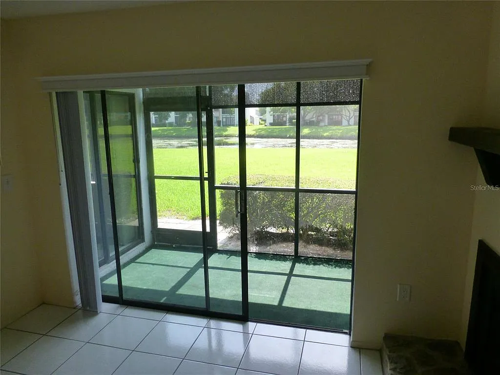 2 bed, 2.0 bath, 1094 sqft, $1,745 — Photo 3