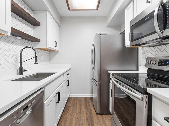4th image of 937 Wildwood Square Ct