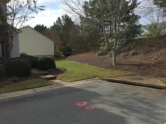 4th image of 643 W Oaks Dr