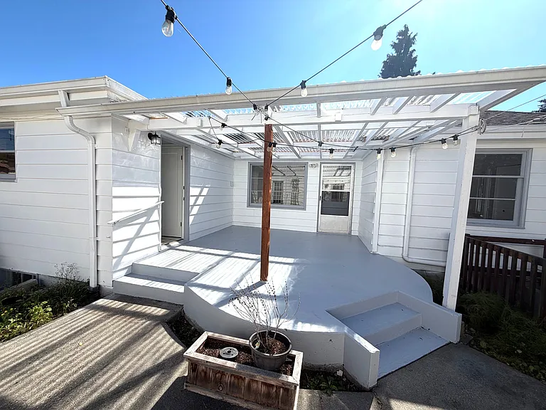 1802 Cedar St — Photo 14