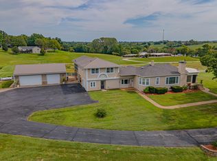 208 Lakeview Ter, Glasgow, MO 65254