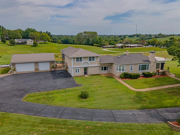 208 Lakeview Ter, Glasgow, MO 65254