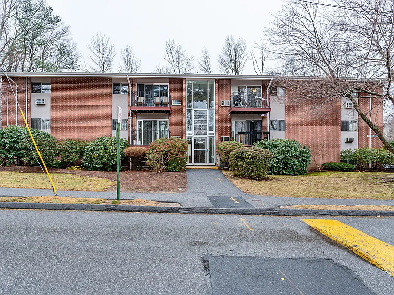 11 Crescent Dr #2 — Photo 35