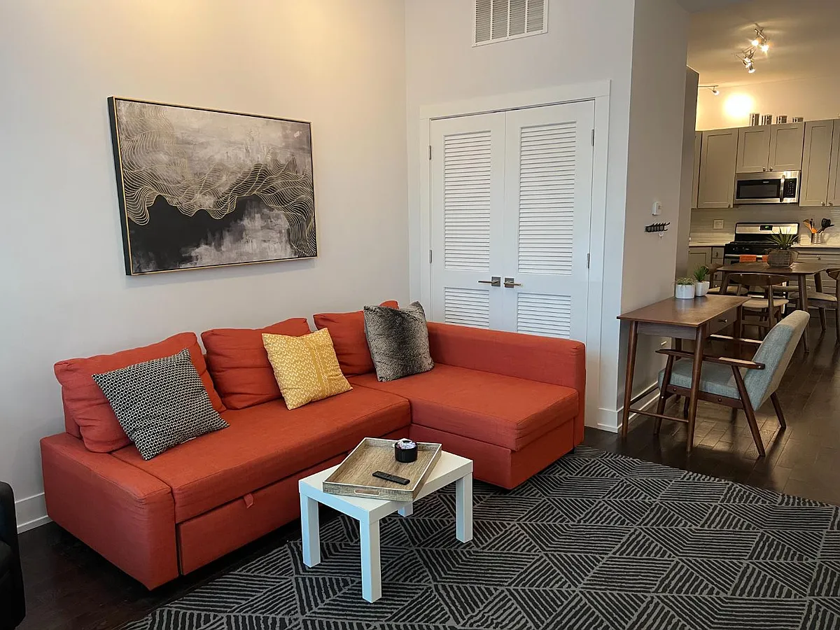 Unit Photo - 1246 N Artesian Ave #1F