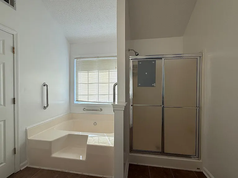 2029 Manor Oak Ln — Photo 12
