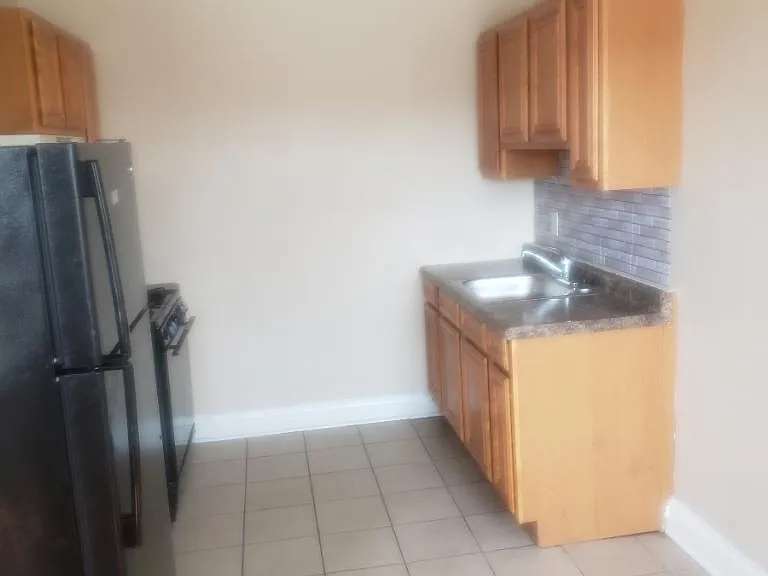 7852 S Eberhart Ave #202 — Photo 5