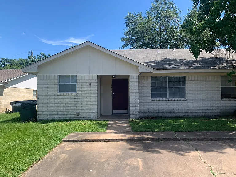 1430 Hillside Dr — Photo 8