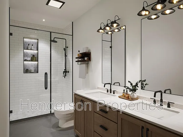1110 Magnolia St — Photo 4