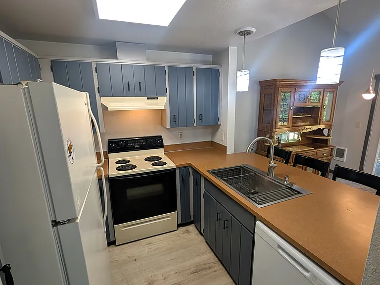 Kitchen with breakfast bar.