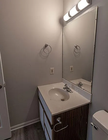 1913 Greenleaves Ct — Photo 20