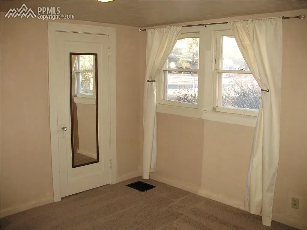 2 bed, 834 sqft, $1,600 — Photo 2