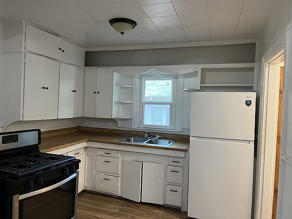 2nd image of 1504 Earl St #1
