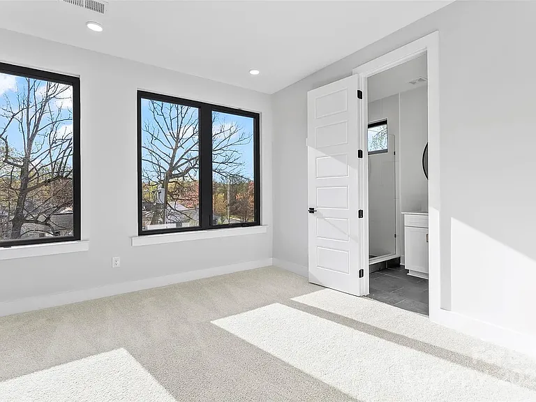 3433 Byrnes St — Photo 3