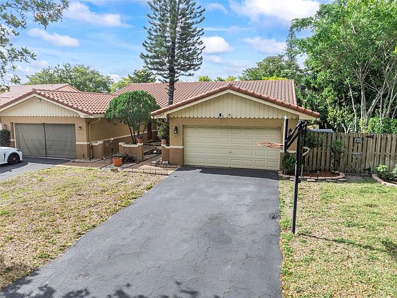 4th image of 10364 NW 31st Street