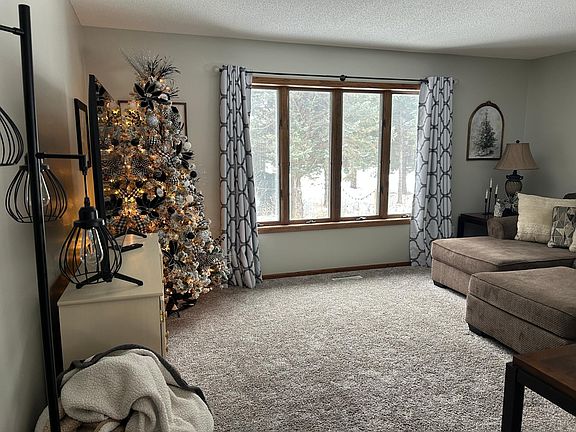 5th image of 604 Kaye St