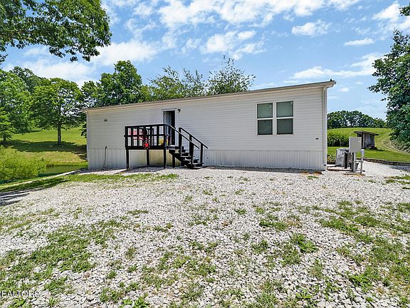4th image of 527 Stilts Ln
