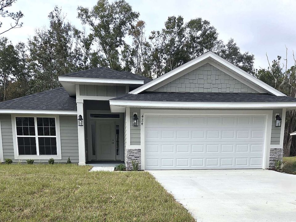 1st image of 424 SW Silver Palm Dr