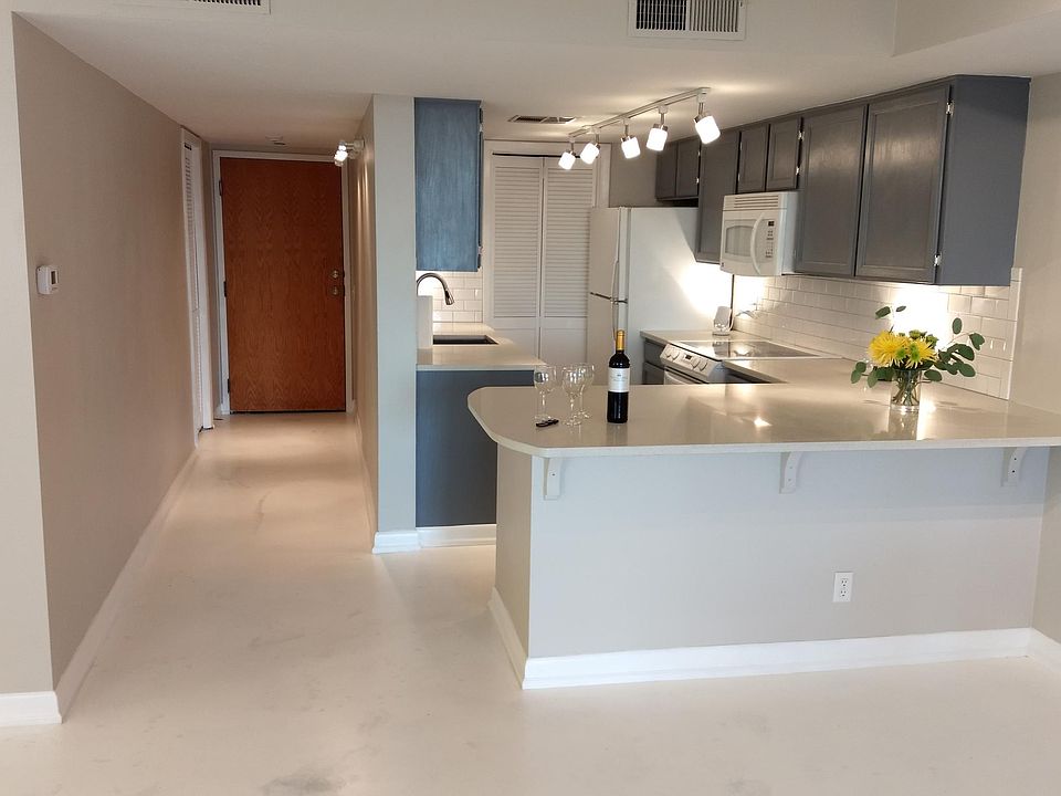 Condo entrance with breakfast bar.