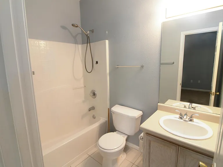 211 3rd St SE #J — Photo 13