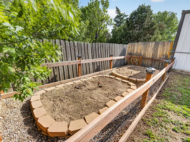 19054 W 61st Pl — Photo 36