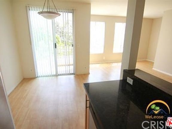 4th image of 852 Palm Ave #202