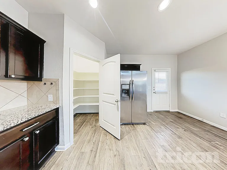 15012 Custis Ln — Photo 7