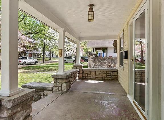4th image of 5732 Kenwood Ave