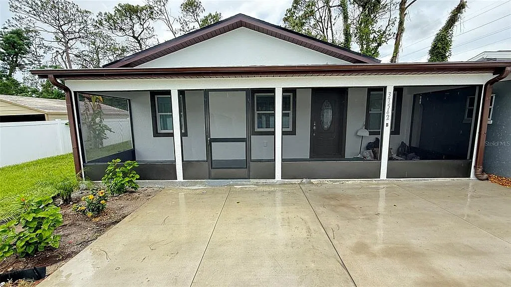 2 bed, 2.0 bath, 970 sqft, $1,900 — Photo 2