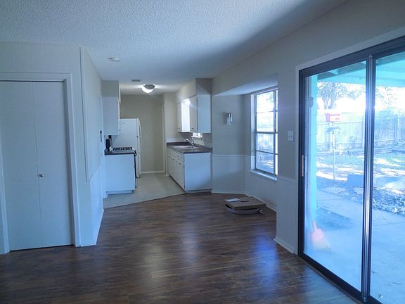 3rd image of 5607 Cordell Ln
