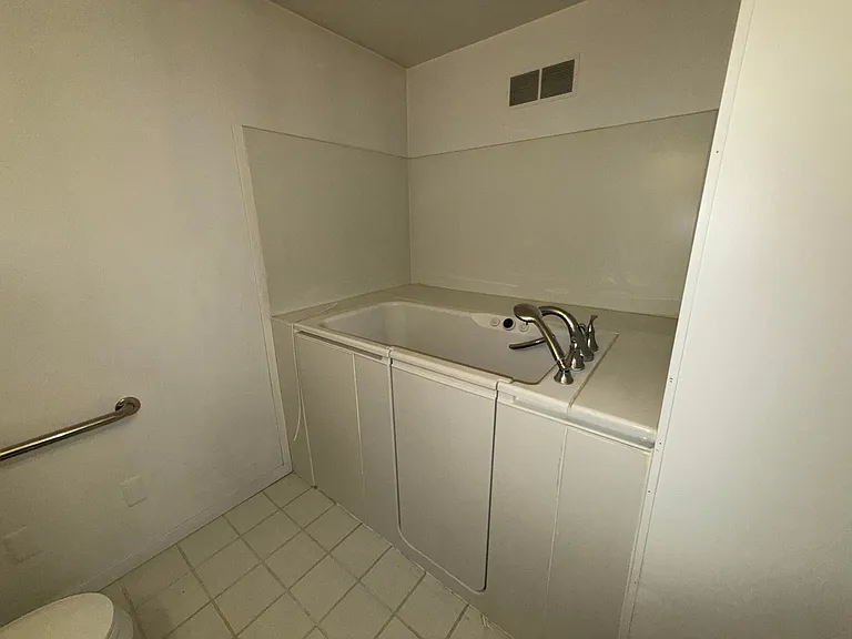 741 Woods Ct — Photo 15