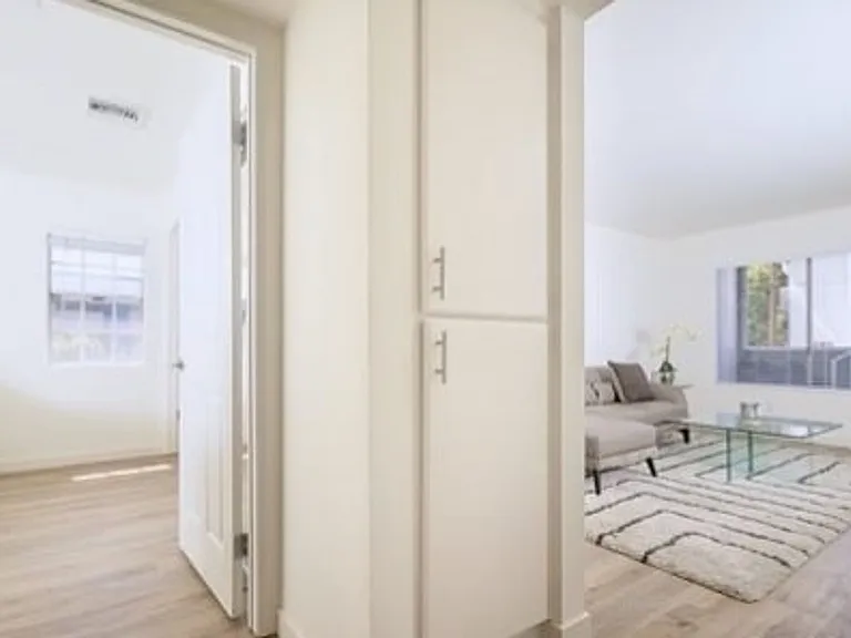 7326 Haskell Ave — Photo 19
