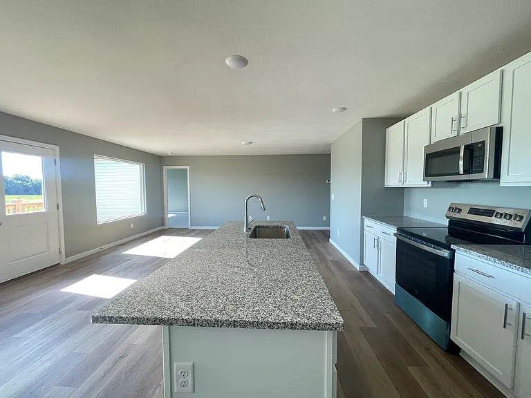 1722 N Hawthorne Pl — Photo 5
