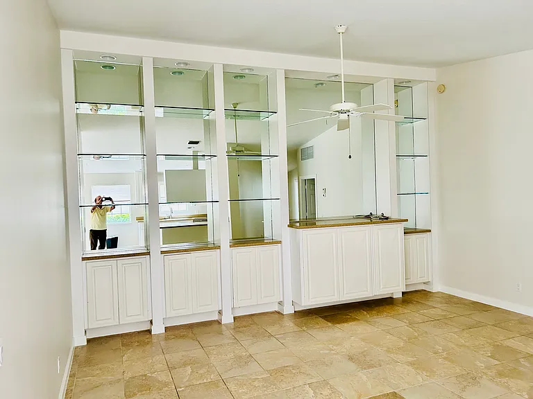 15401 Orlanda Dr — Photo 10