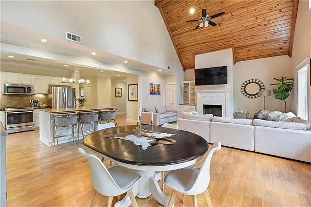 921 Carriage Way — Photo 7