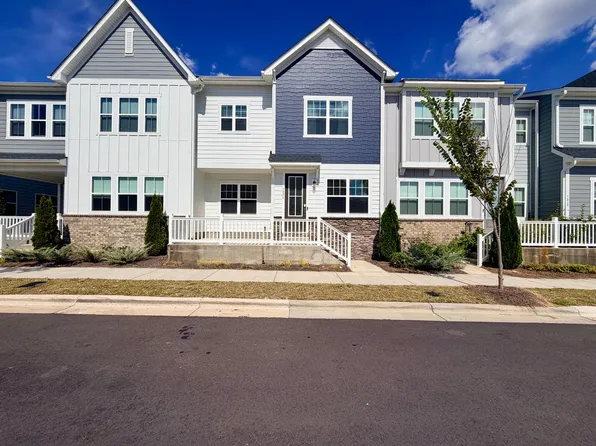 5826 Strathmore Ct, Charlotte, NC 28215