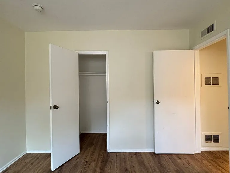 642 N. Hayworth Ave. — Photo 20
