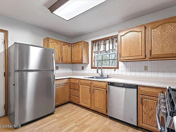 2nd image of 4 Middleborough Court