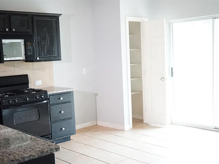 10710 Barker View Dr — Photo 7