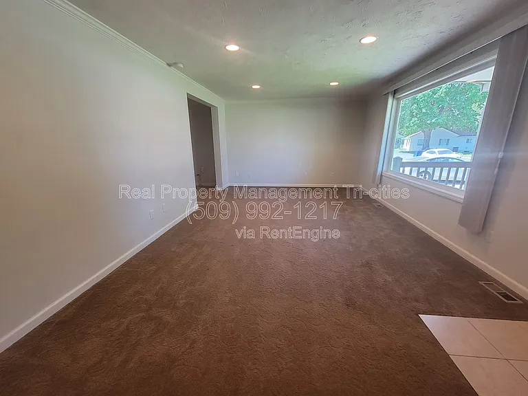 414 Douglass Ave — Photo 3
