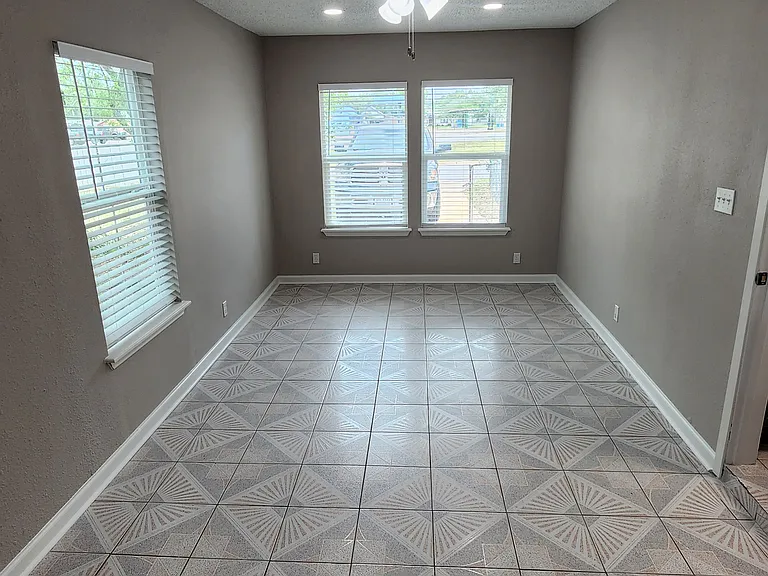 606 Crockett St — Photo 6
