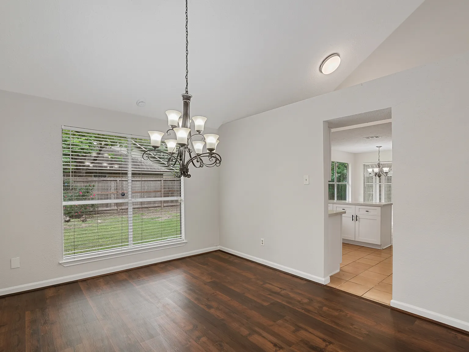 4807 Shadowdale Drive - T — Photo 4