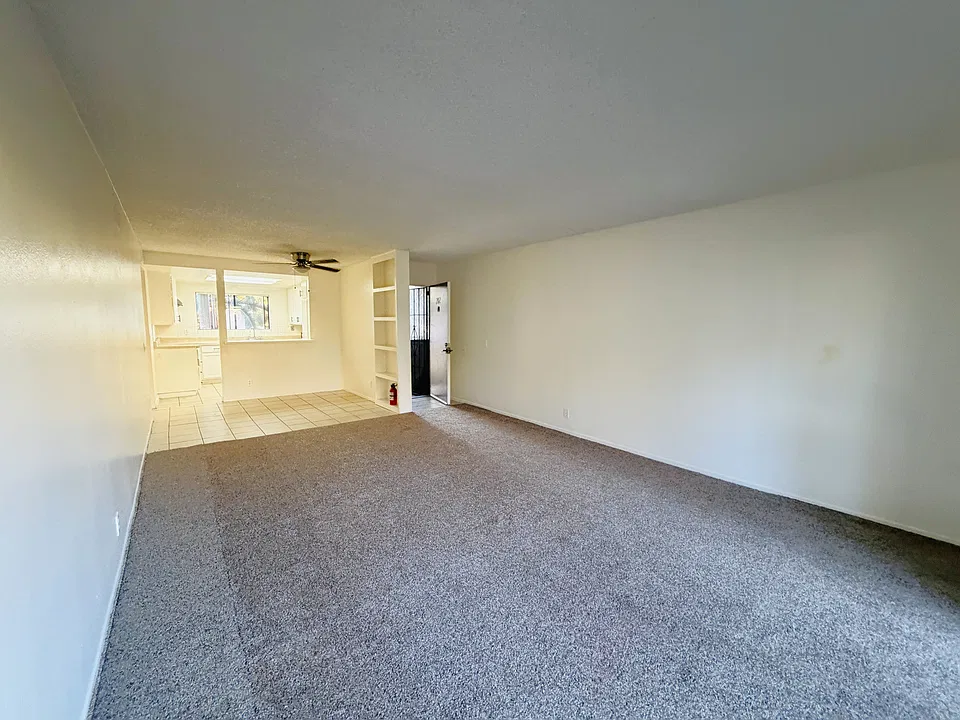 601 W 1st St #F202