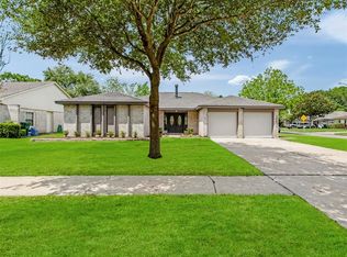 10410 Huntington Way Dr, Houston, TX 77099