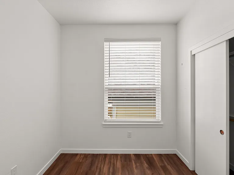 3773 N Vancouver Ave — Photo 6