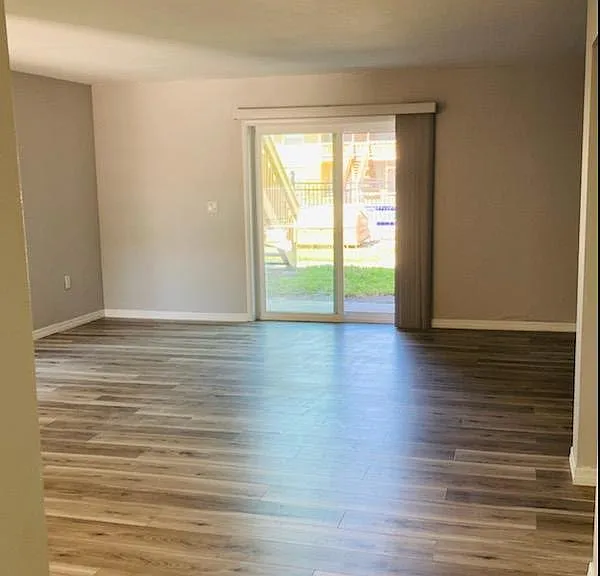 188 Berkshire Ln — Photo 10