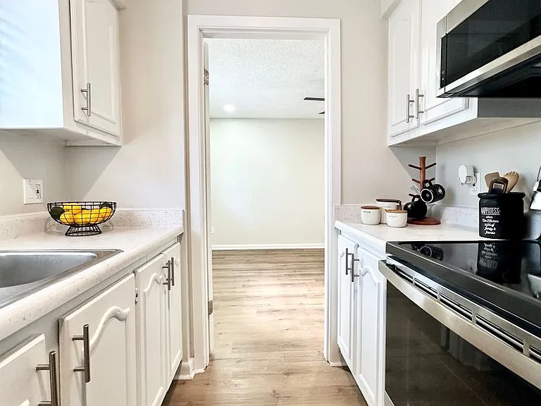 526 S Eola Dr — Photo 16