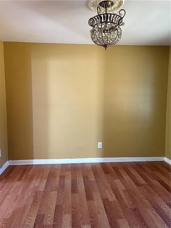 5 bed, 2.5 bath, 2024 sqft, $2,799 — Photo 3