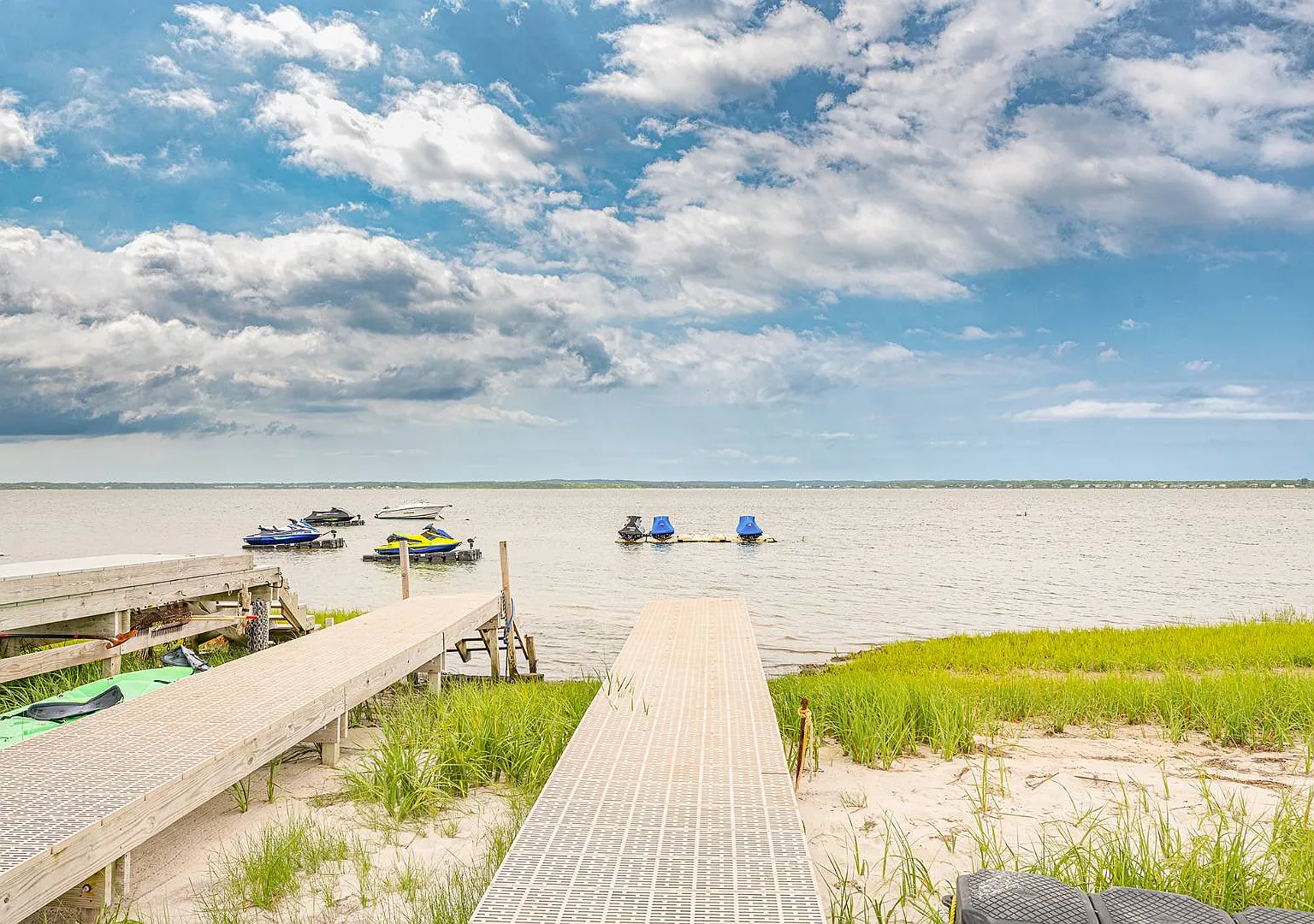 Adorable Beach Cottage with deeded Bay and Ocean Access — Photo 4
